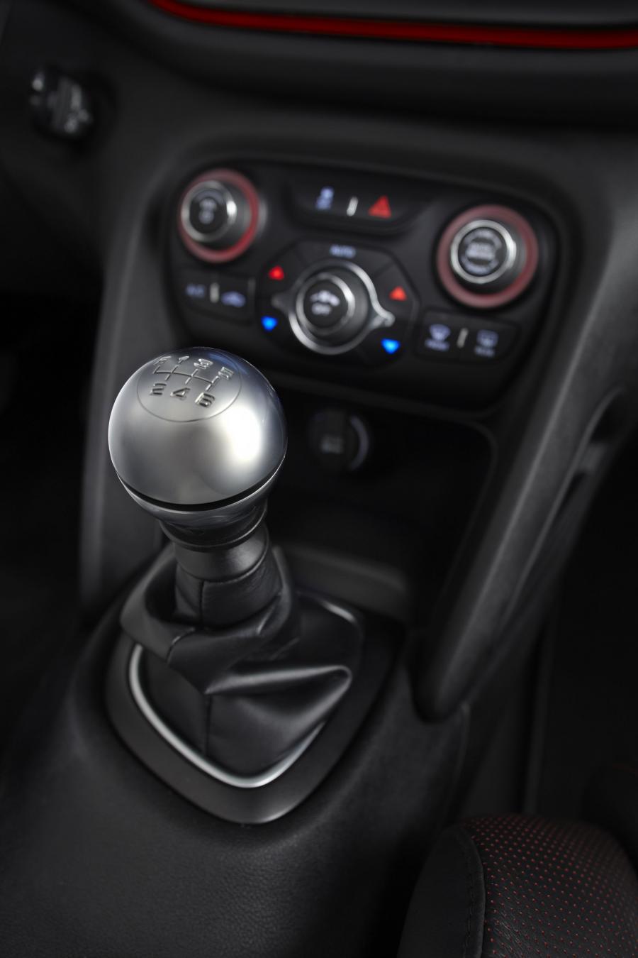  Dodge Dart 2012 года  (фото 15 из 145)